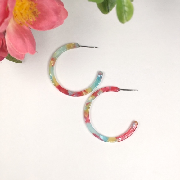 Resin Tortoise Shell Hoop Earrings - Picture 3 of 5